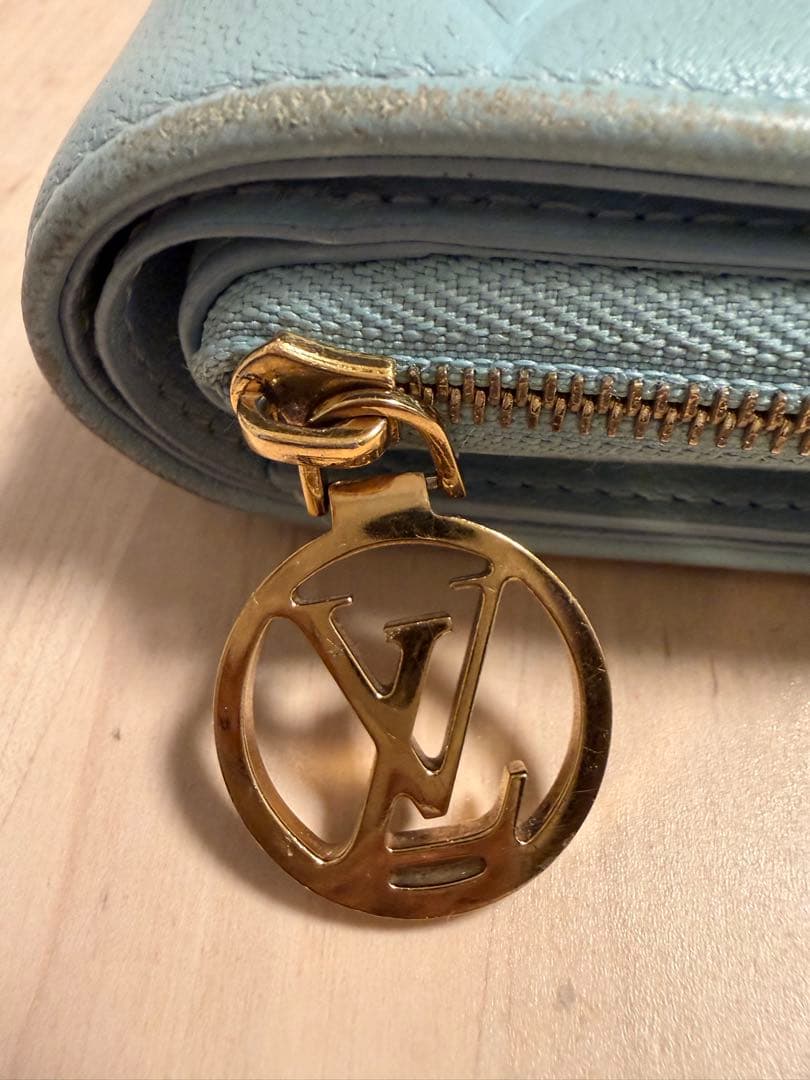 ルイヴィトン ポルトフォイユ ルー 折り財布 エンボス 水色 M82265