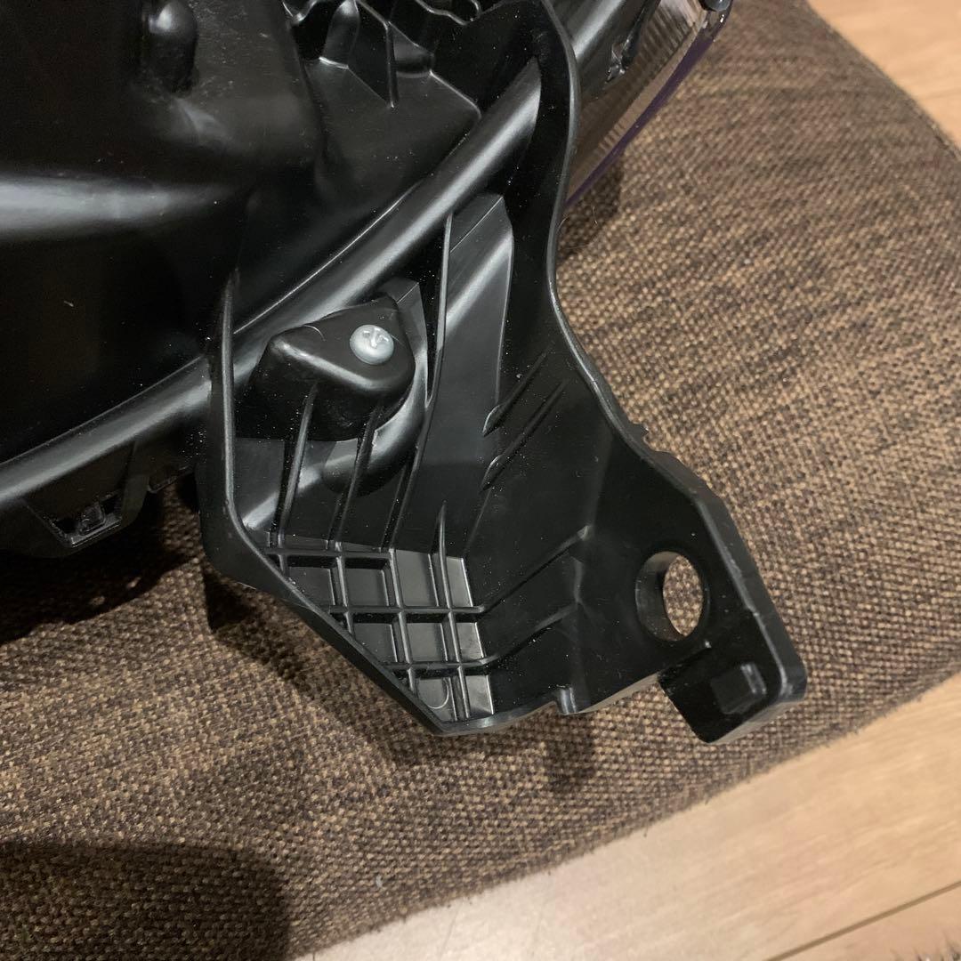 ホンダ　N-BOXカスタム　JF5/6右側ヘッドライト