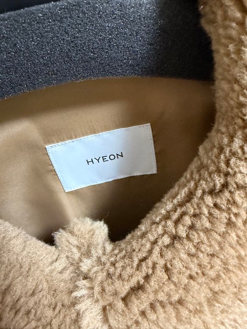 フジコ様【hyeon】ted cape / camel 【タグ付き新品未使用】