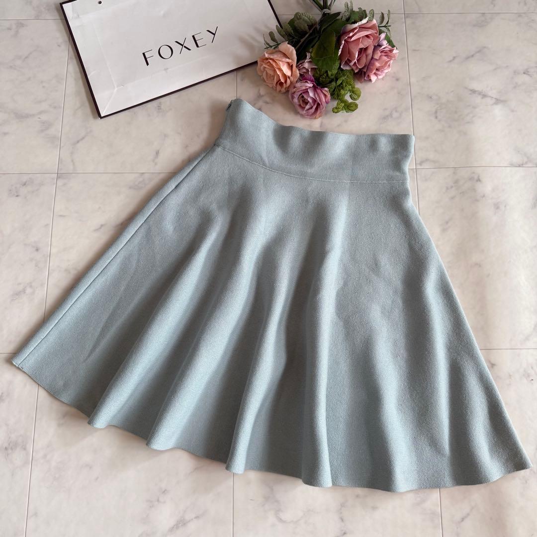美品★フォクシー ニットフレアスカート ロゴプレート スモーキーブルー 40