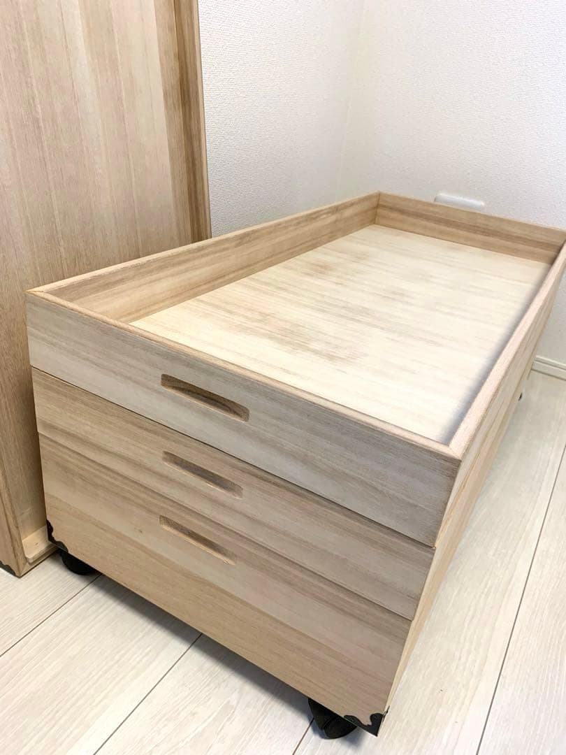 【美品】総桐衣装箱　国産品　蓋付き キャスター付き【肥前桐民芸】
