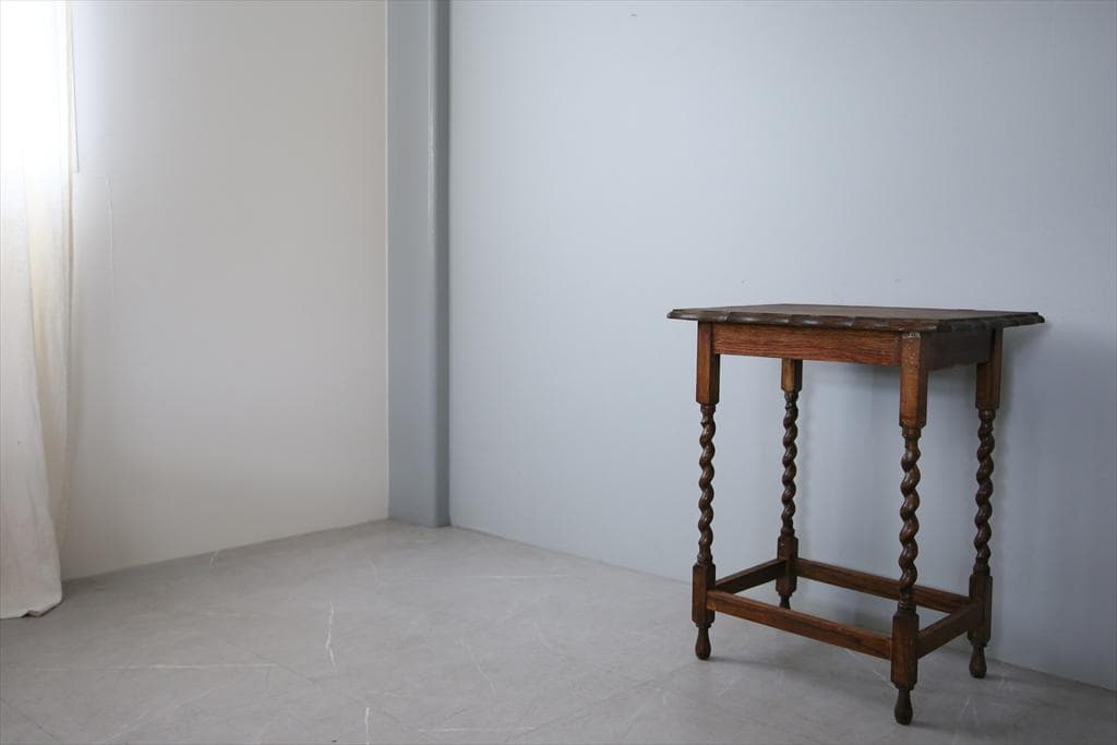 英国アンティーク木製サイドテーブル/オケージョナル机/飾り棚/花台(91-48)