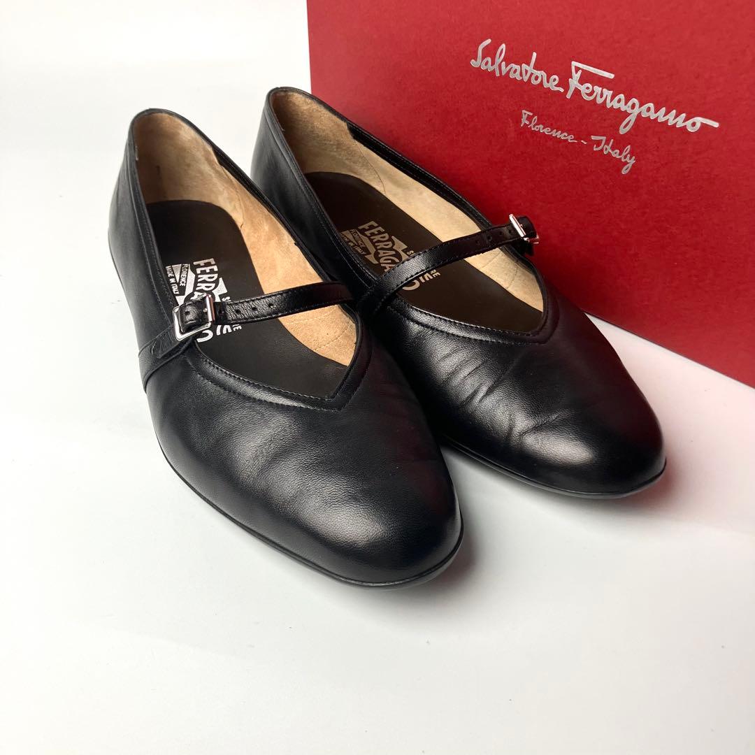 【美品】フェラガモ　Vカットフラットシューズ　Audrey ナッパレザー24.5