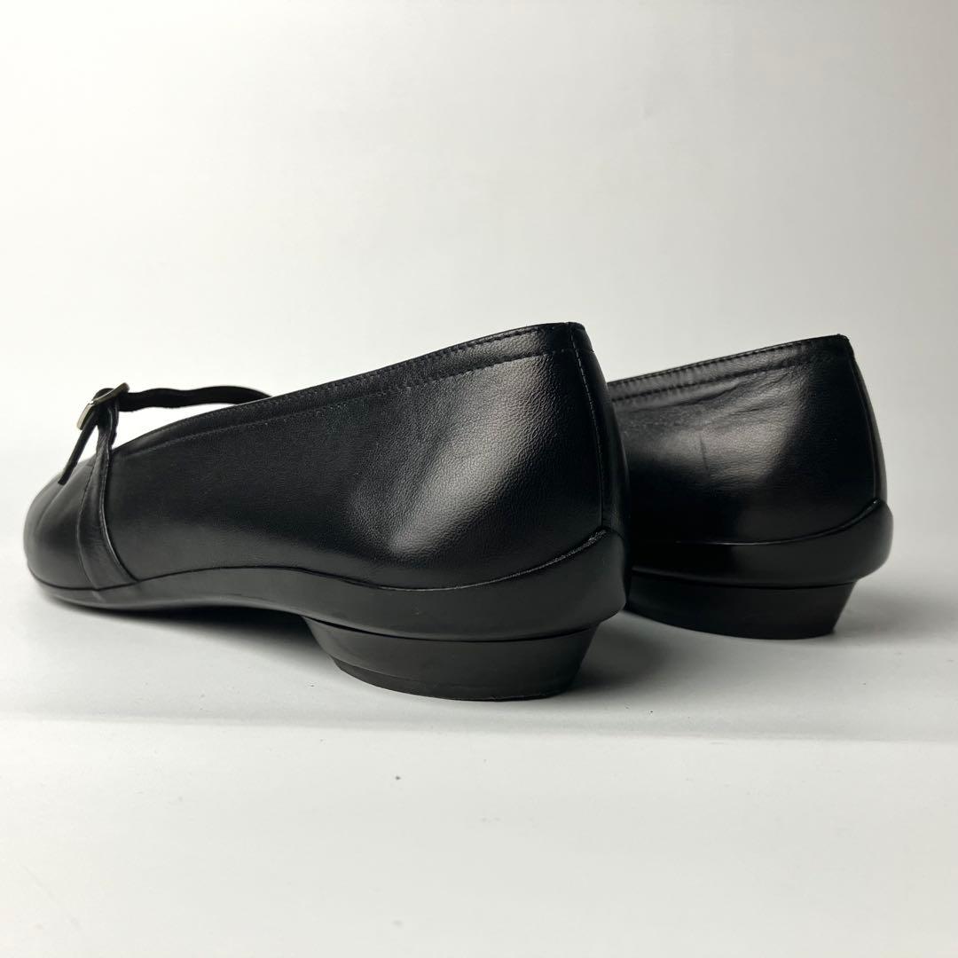 【美品】フェラガモ　Vカットフラットシューズ　Audrey ナッパレザー24.5