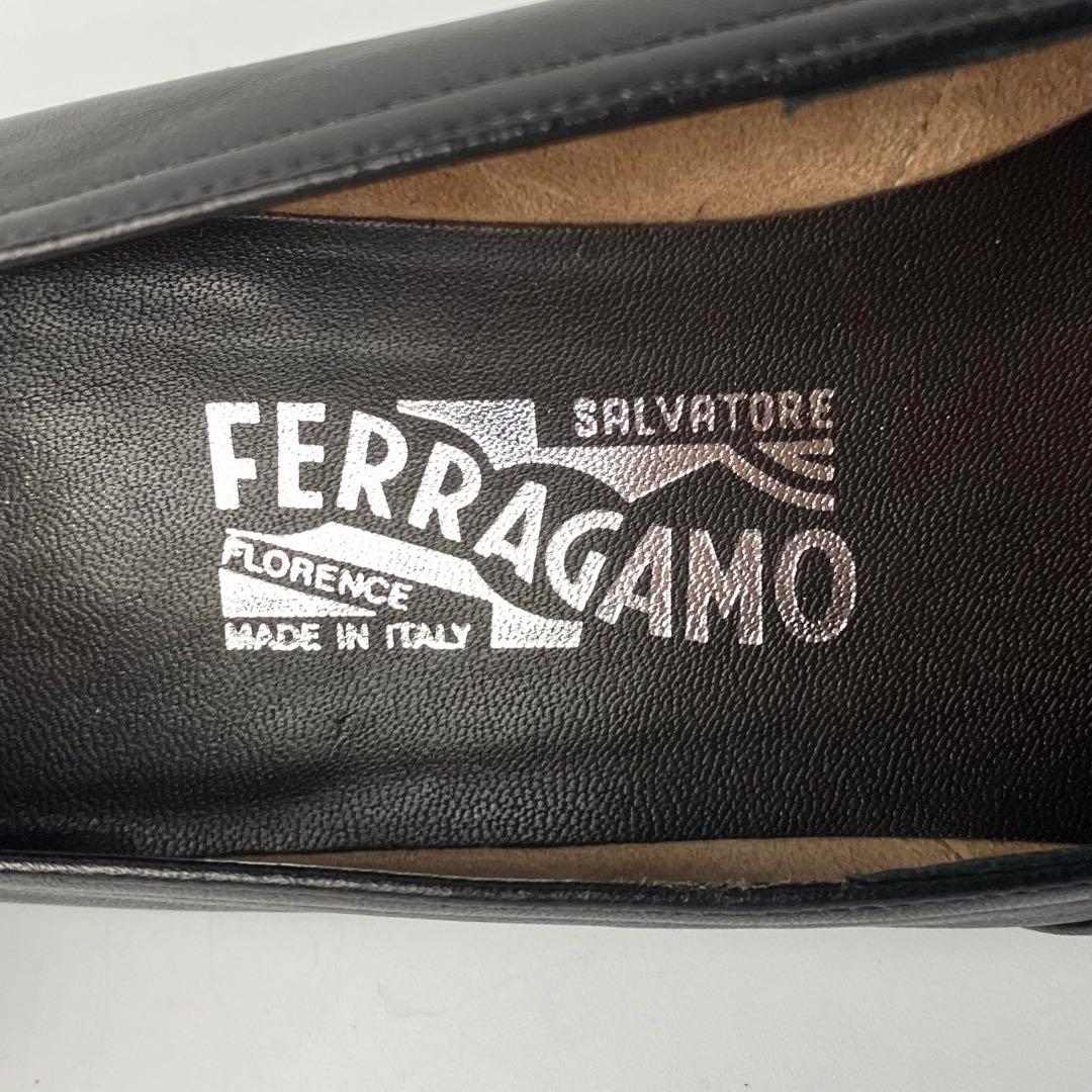 【美品】フェラガモ　Vカットフラットシューズ　Audrey ナッパレザー24.5