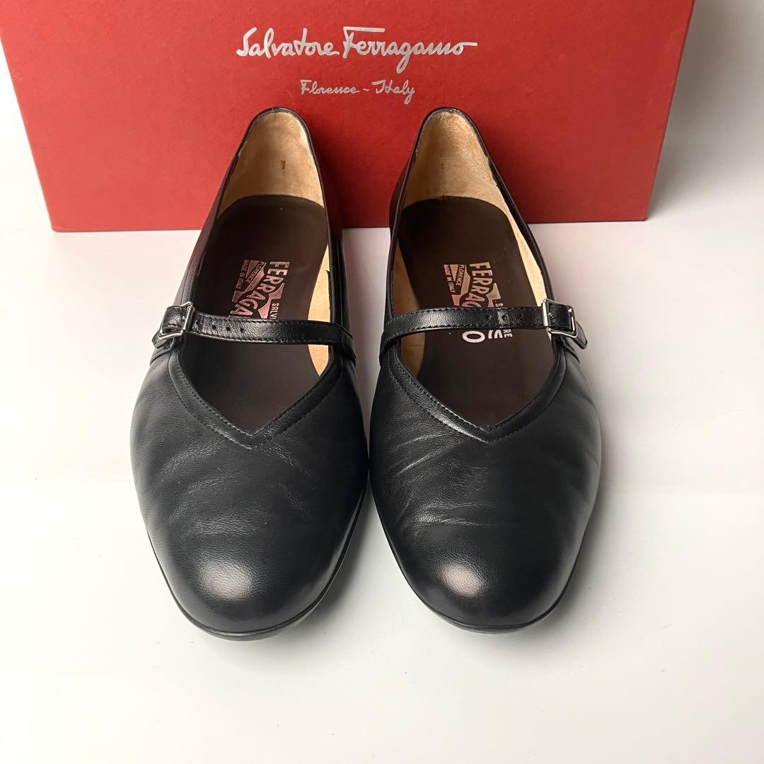 【美品】フェラガモ　Vカットフラットシューズ　Audrey ナッパレザー24.5