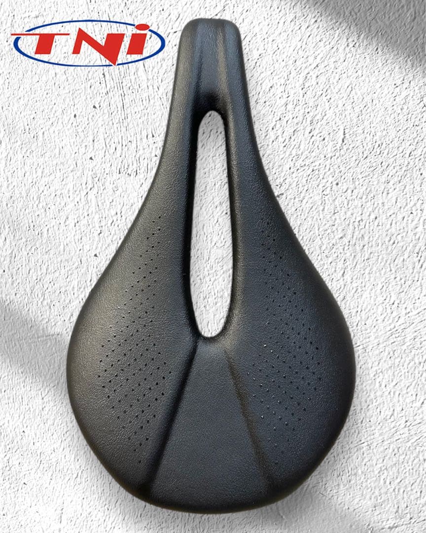 ★ほぼ新品★TNI LiteFly2 カーボンサドル(143mm)