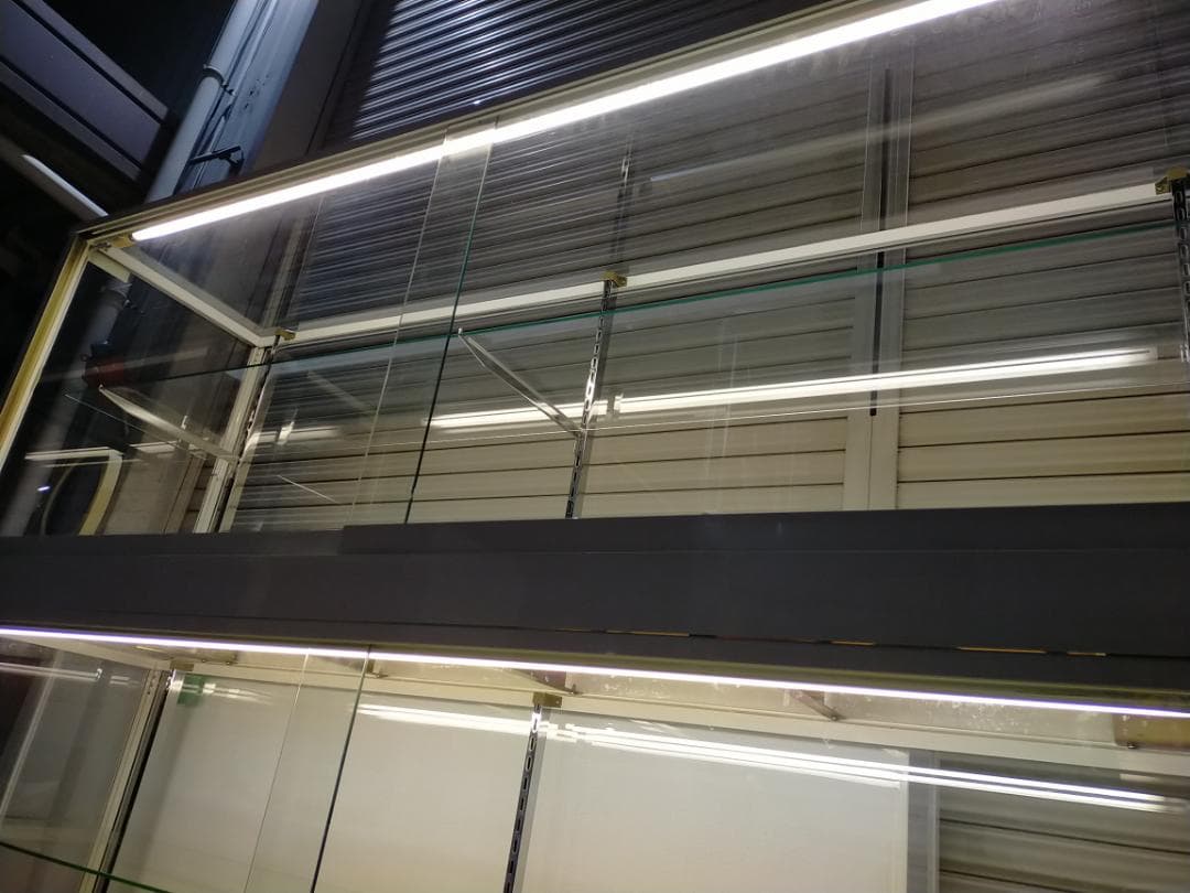 (引取限定）タカヤマ製☆陳列用ガラスショーケース☆2段式☆収納☆(照明付き)