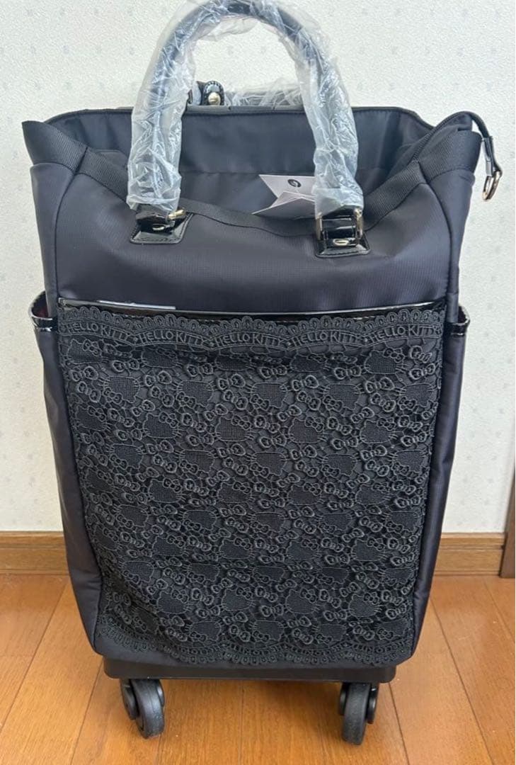 専用になっています。キャリーバック　Hello Kitty