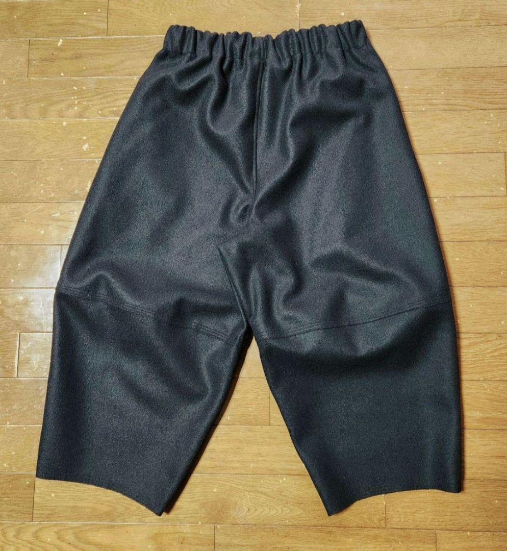 イクゾウバルーンパンツ　圧縮ウール黒