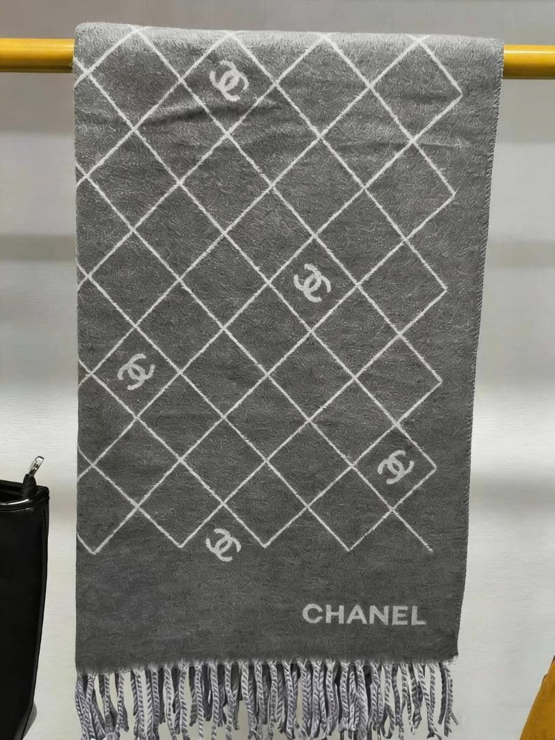 CHANELグレー キルティング柄 フリンジ付 ストール 美品 送料込／匿名配送