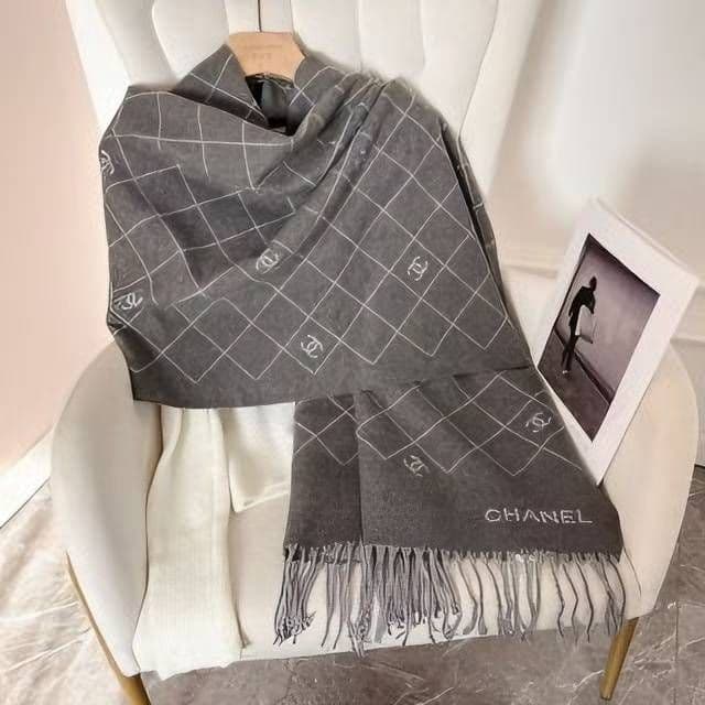 CHANELグレー キルティング柄 フリンジ付 ストール 美品 送料込／匿名配送