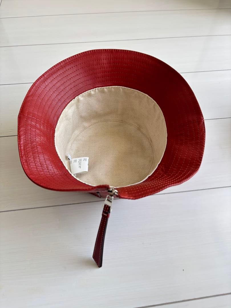 LOEWE レザー バケットハット レッド