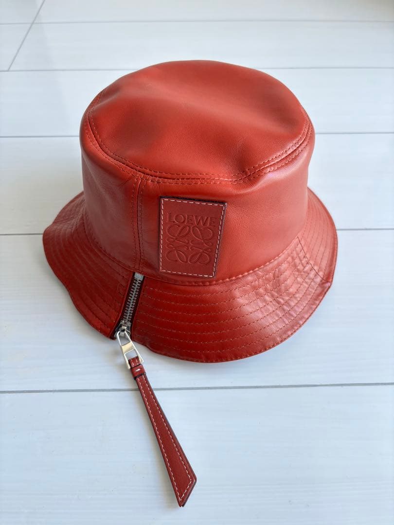 LOEWE レザー バケットハット レッド