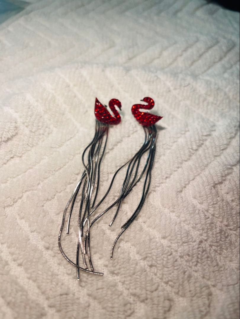 SWAROVSKI スワロフスキーストーンピアス スワンデザイン