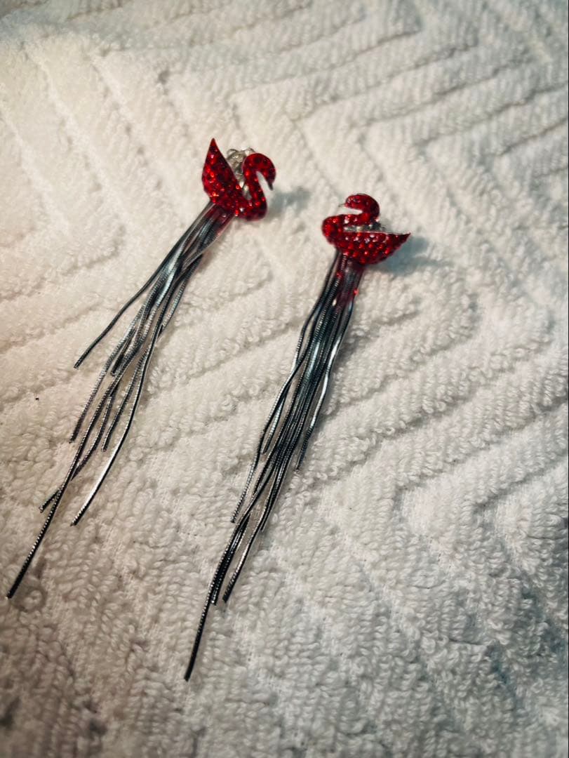 SWAROVSKI スワロフスキーストーンピアス スワンデザイン