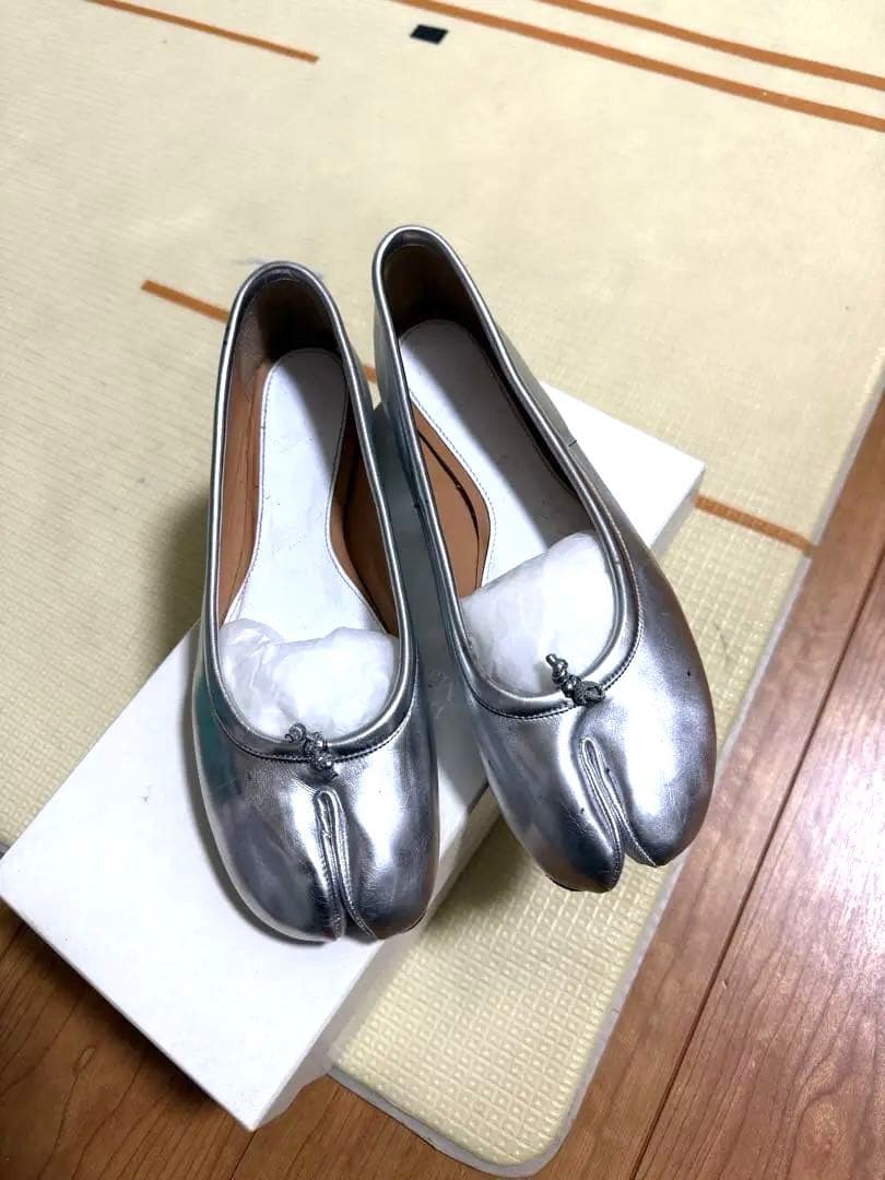 お値下げ！【美品】マルジェラ　タビ　フラット　バレエシューズ　　シルバー　38