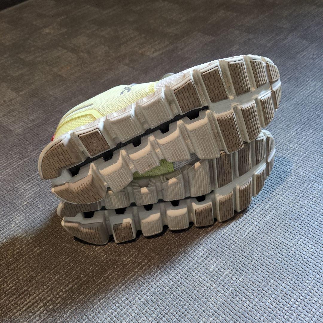 On ランニングシューズ ホワイト/イエロー