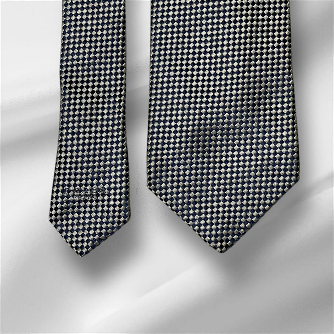 【超美品】プラダ 総柄 マイクロチェック ソリッド調 ネイビー ホワイト 白黒