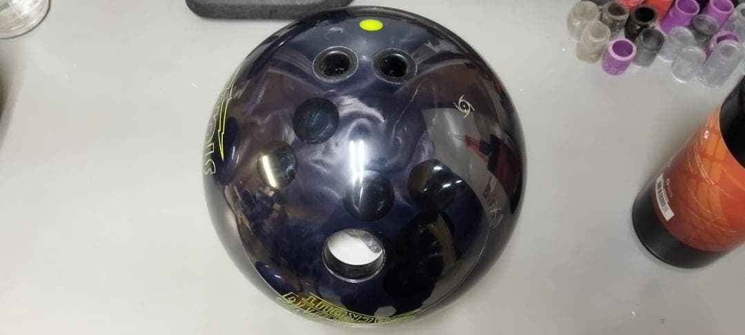 LIGHTNING BLACKOUT 15ポンド3オンスボウリングボール