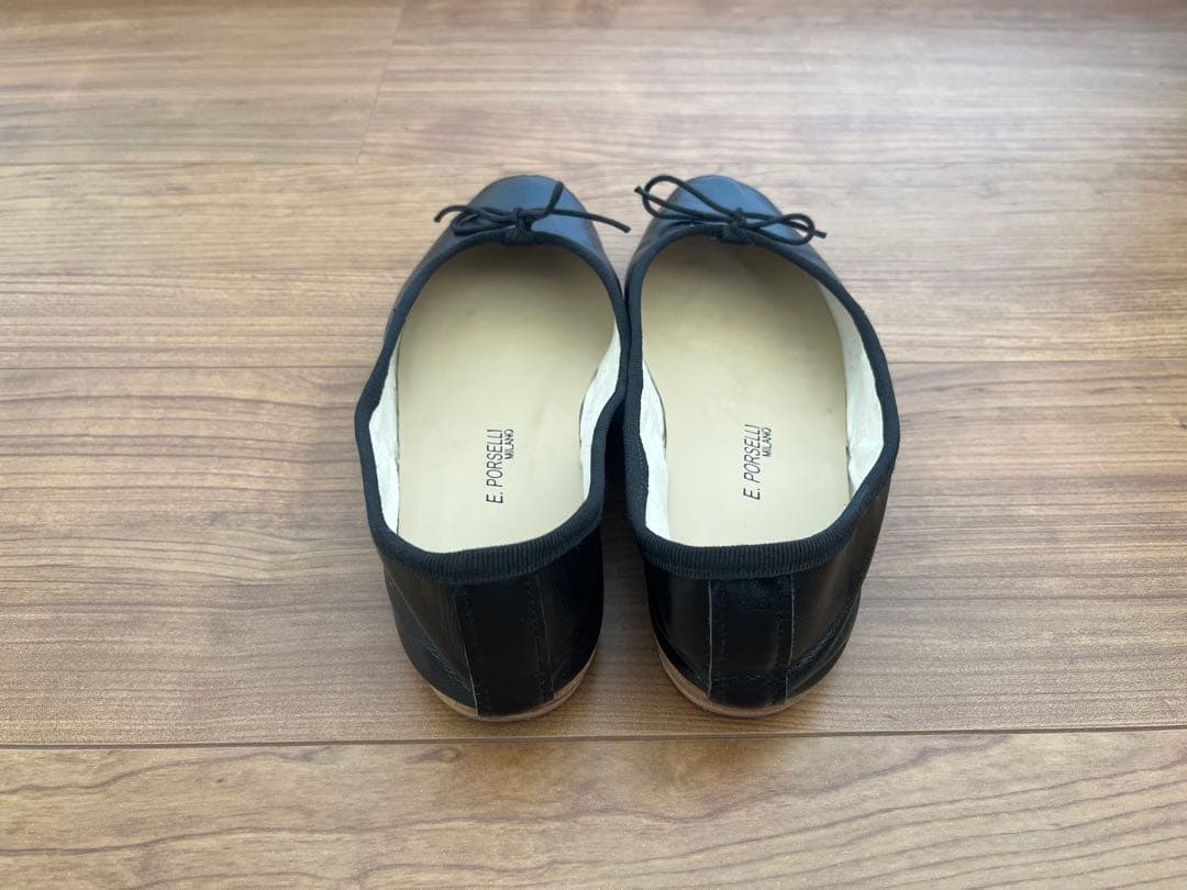 E. Porselli ブラック フラットシューズ