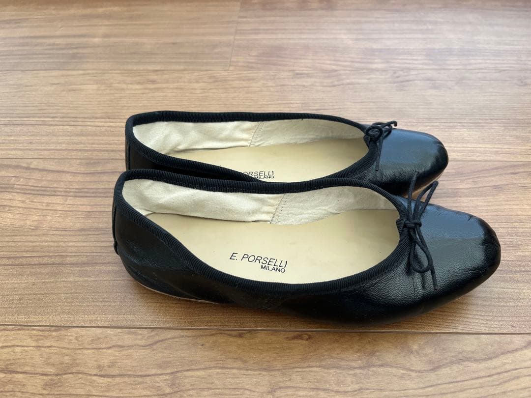 E. Porselli ブラック フラットシューズ