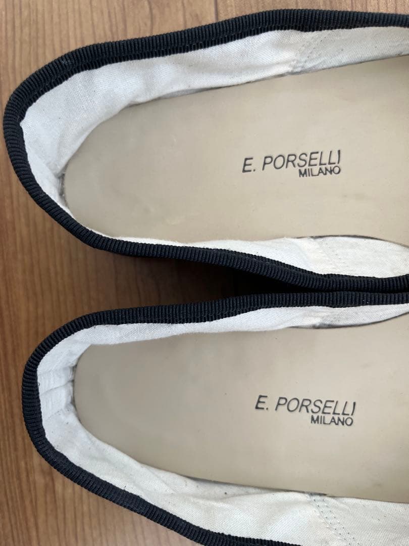 E. Porselli ブラック フラットシューズ
