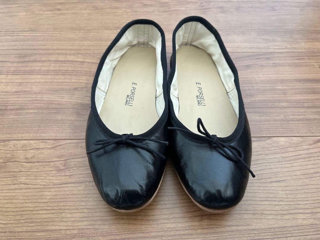 E. Porselli ブラック フラットシューズ