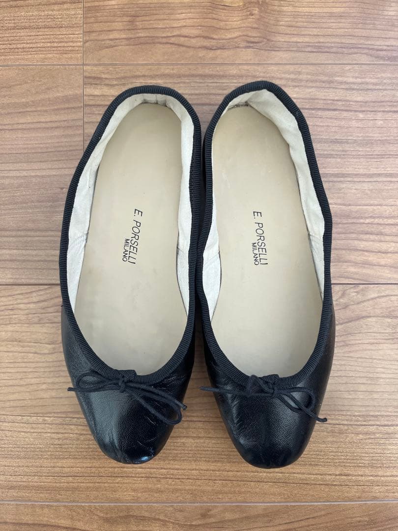 E. Porselli ブラック フラットシューズ