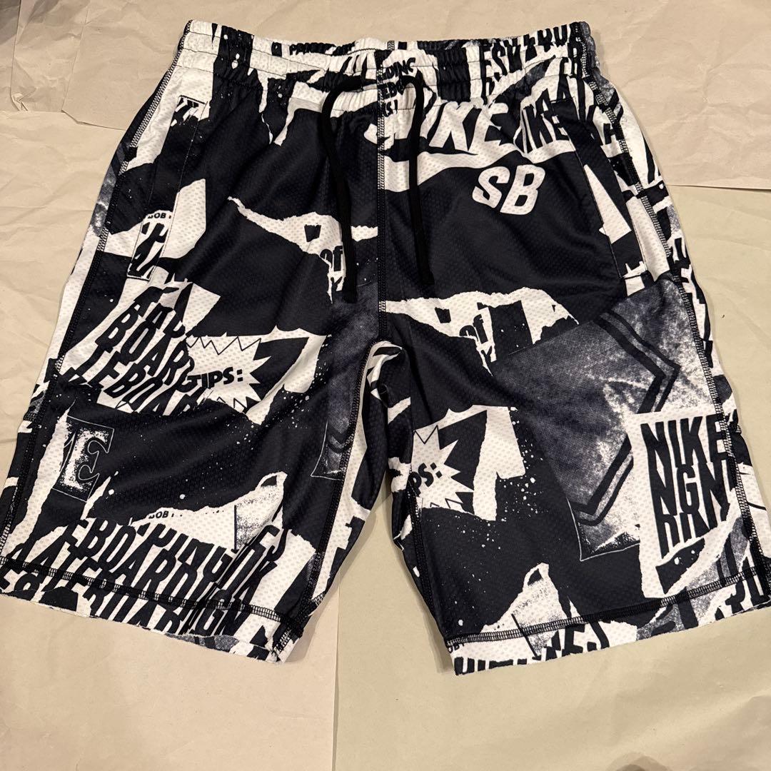 NIKE SB 新品未使用 総柄プリント ショートパンツ(ブラック/M)