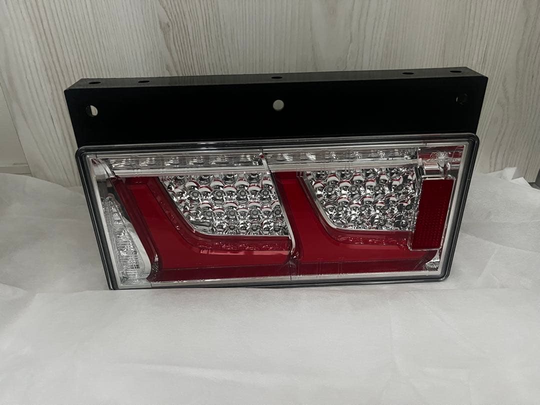 小糸　テールランプ　2連　LED 　ノーマルターン左右セット　新車外し