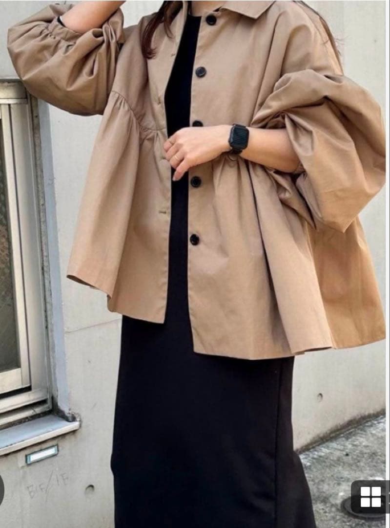 YOIHI フリルギャザーステンカラーコート　ベージュ トレンチ