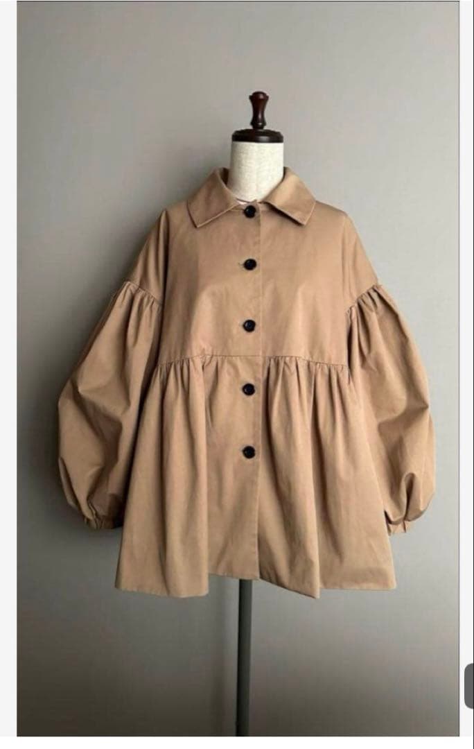 YOIHI フリルギャザーステンカラーコート　ベージュ トレンチ