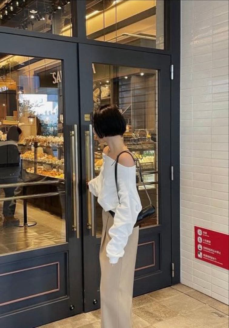 ETRÉ TOKYOデザインネックスウェットプルオーバー 新品未使用品