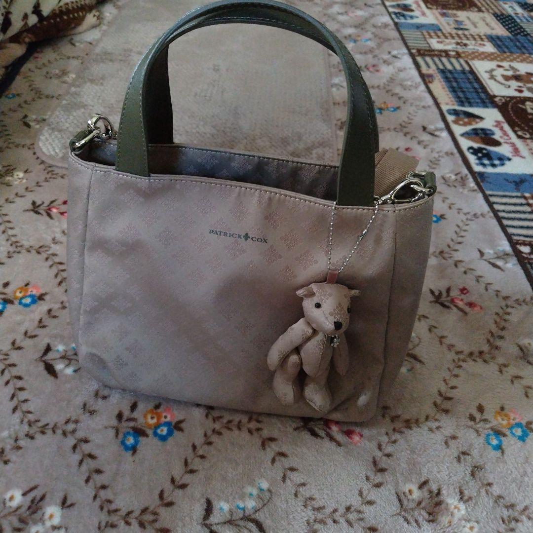 PATRICK COX テディベアチャーム付きショルダーバッグ