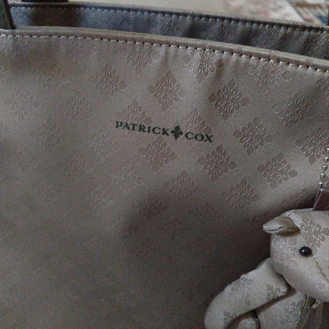 PATRICK COX テディベアチャーム付きショルダーバッグ
