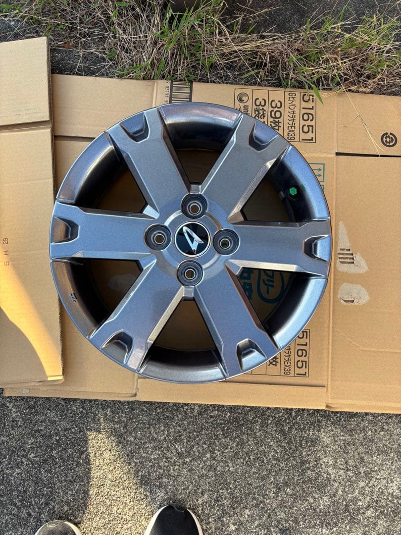 送料無料　タフト15インチ グレー 5スポークホイール 4個セット