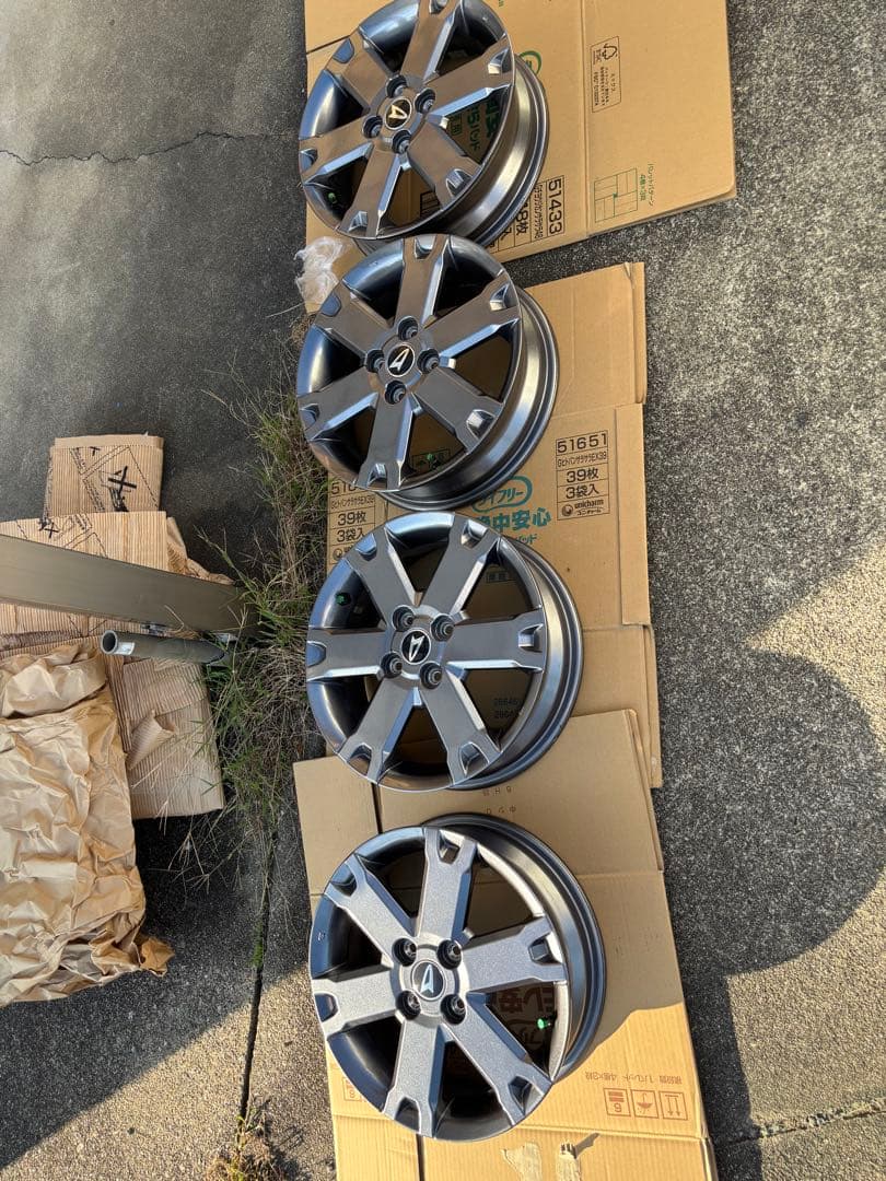 送料無料　タフト15インチ グレー 5スポークホイール 4個セット