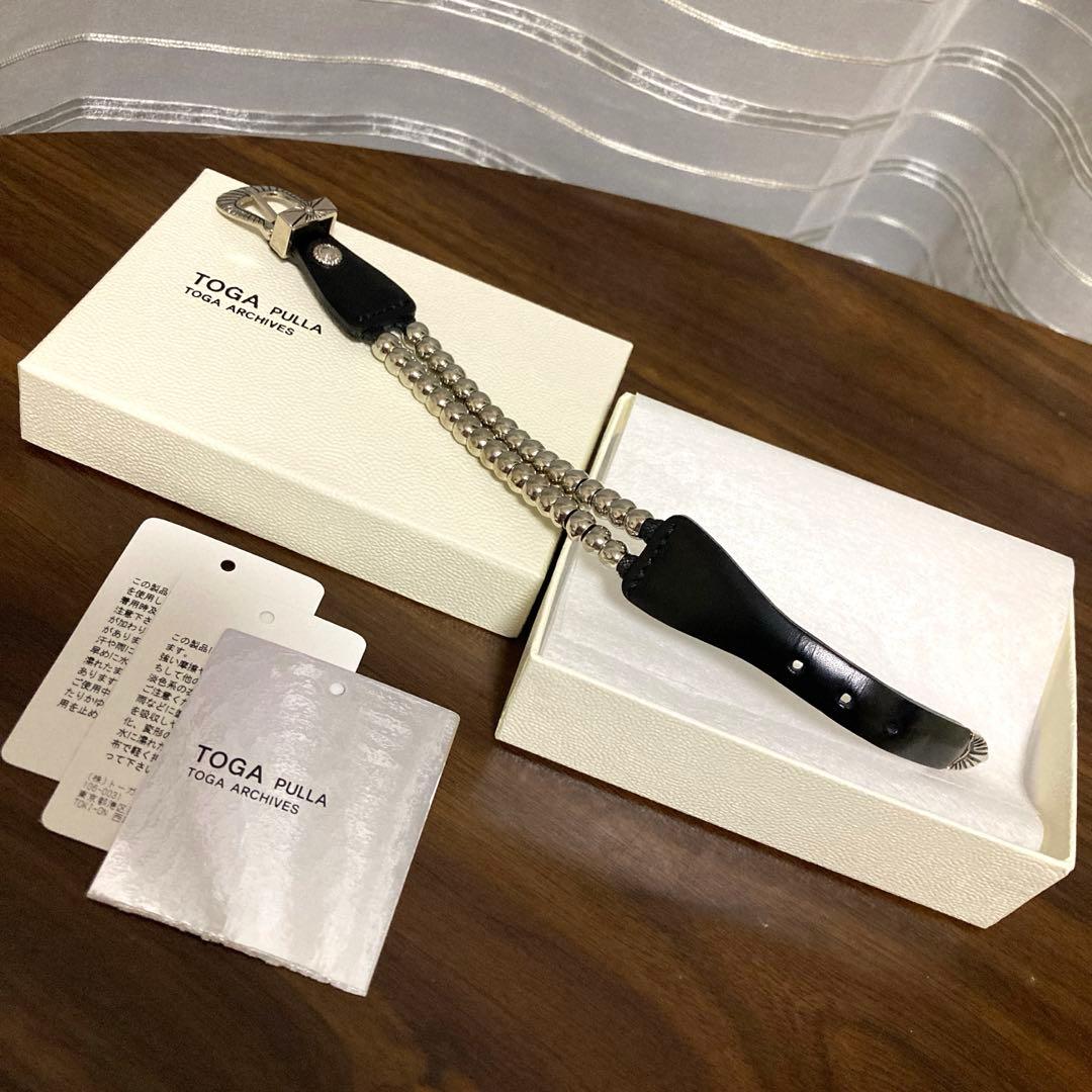 TOGA PULLA トーガ プルラ　メタルバングル　黒　レザー　異素材コンビ