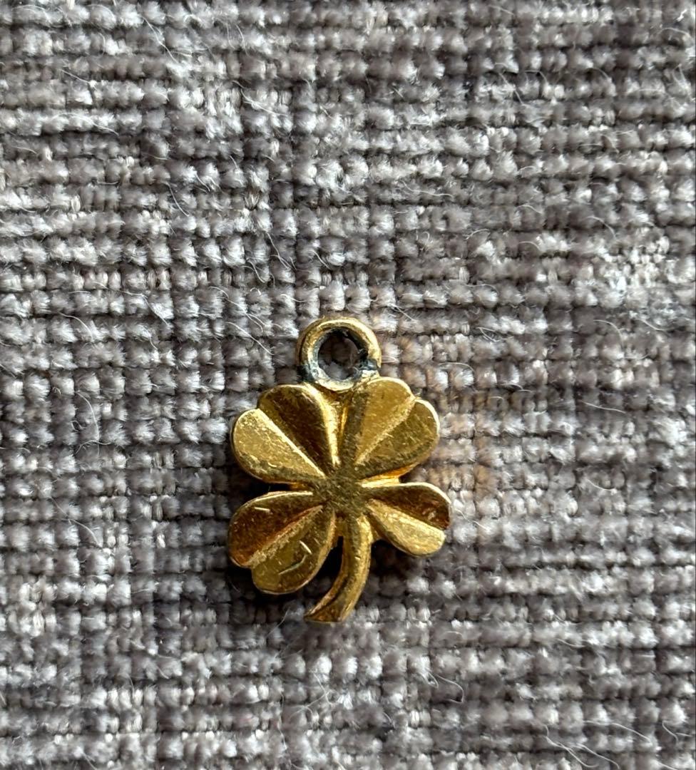 カシス【ラッキーアイテム】CHANEL ヴィンテージシャネル クローバー