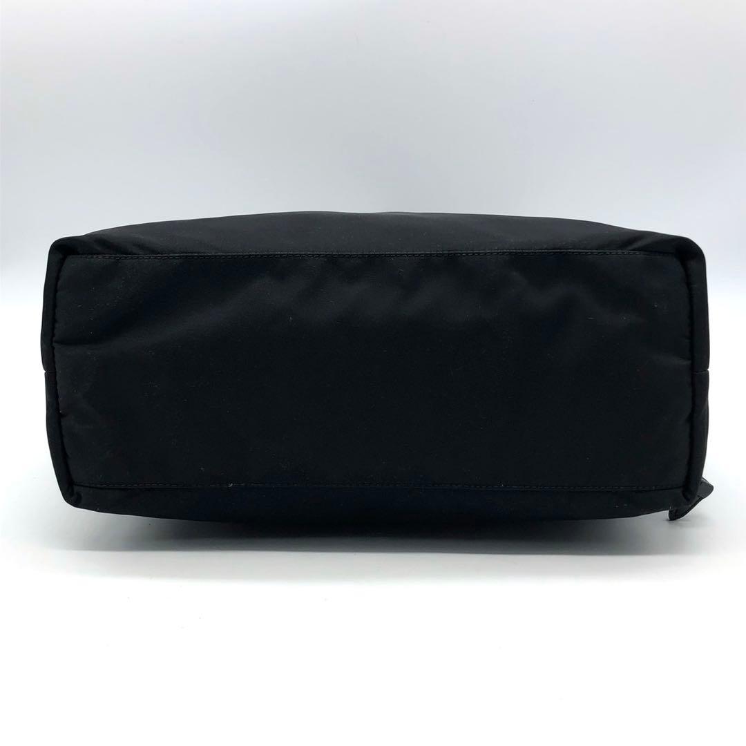 プラダ トートバッグ メタルロゴ ゴールド金具 A4可能 ナイロン レザー 黒