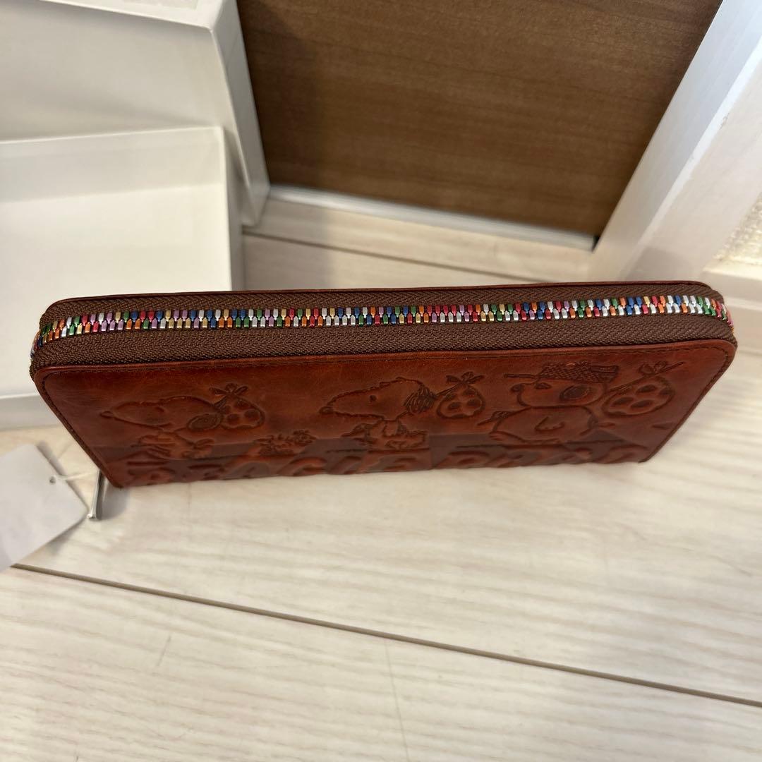 【未使用】スヌーピー 本革　長財布　型押し　ラウンドファスナー　箱入り