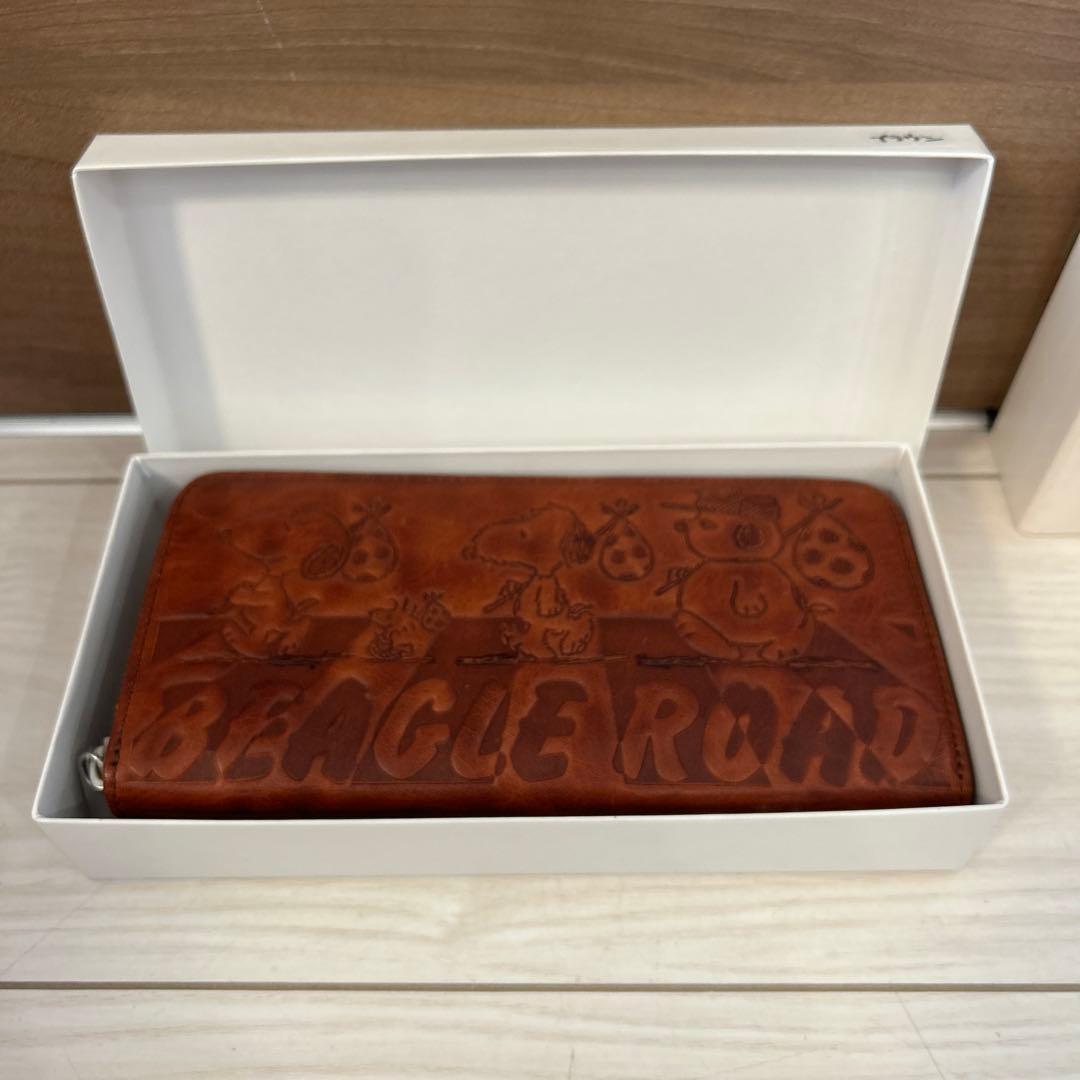 【未使用】スヌーピー 本革　長財布　型押し　ラウンドファスナー　箱入り