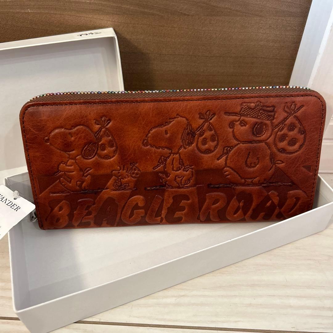 【未使用】スヌーピー 本革　長財布　型押し　ラウンドファスナー　箱入り