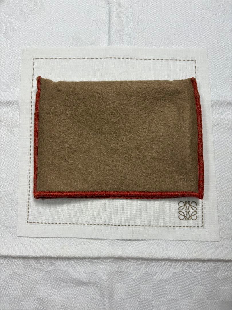 LOEWE 二つ折り財布 ナフキン付き