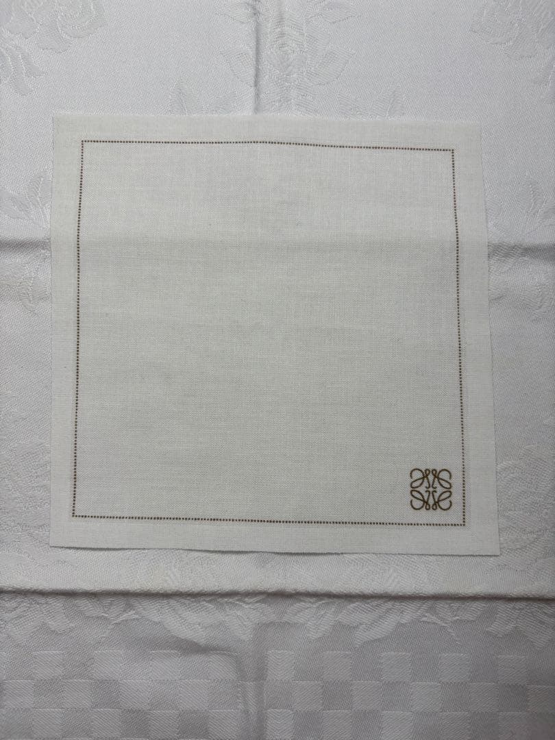 LOEWE 二つ折り財布 ナフキン付き