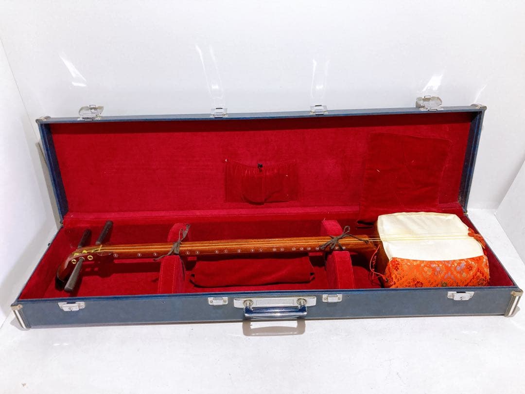 ☆【ジャンク扱い】津軽三味線 和楽器 撥×2点 調子笛 ハードケース付き 鍵あり
