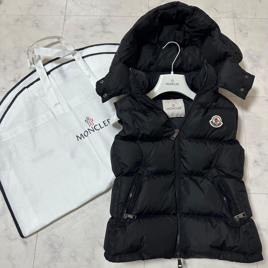 美品 MONCLER ダウンベスト レディース ダウンジャケット