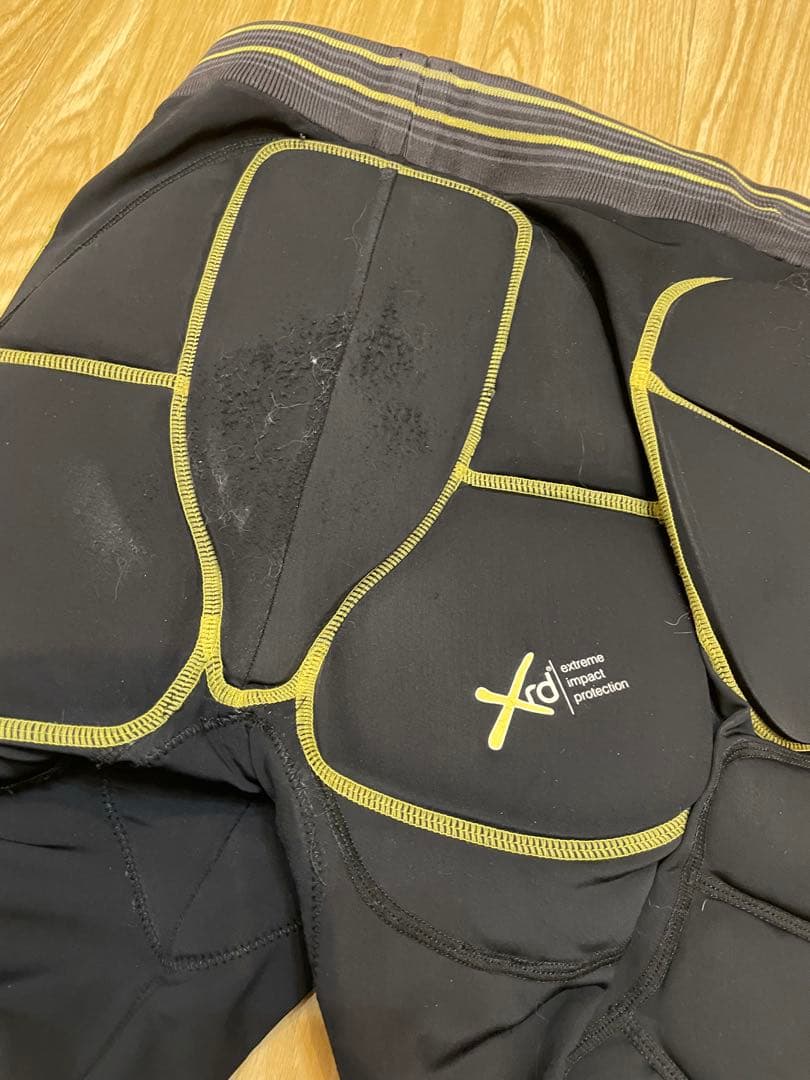 パッド付きヒップガード ブラック/イエロー　鎧武者　yoroimusha スノボ
