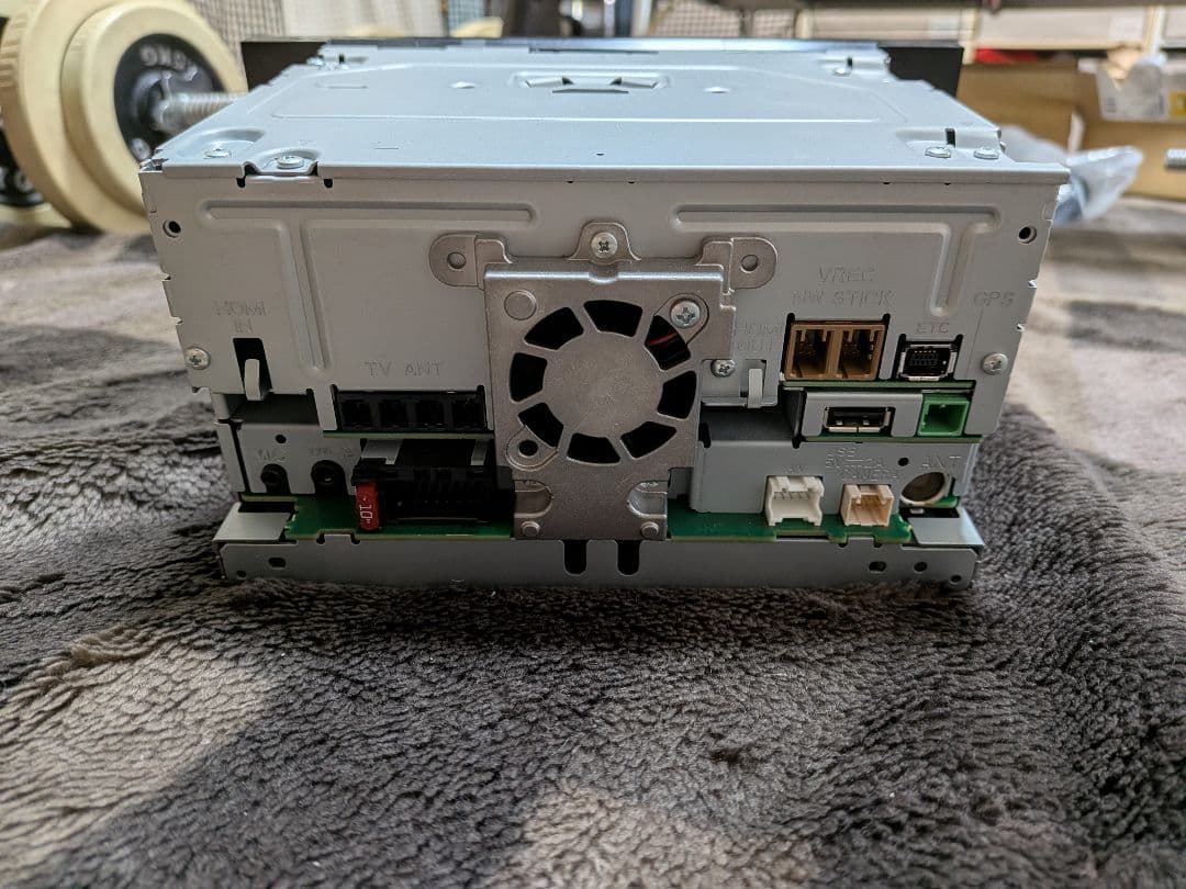 Pioneer　カーナビ　AVIC-RQ720 9インチ 楽ナビ カロッツェリア